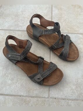 TAOS Trulie Woven Leather Sandals 9-9.5 EU 40 Gray Adjustable Straps Spain $175